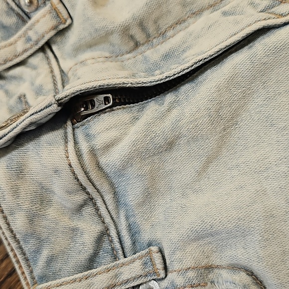 American Eagle Outfitters Light Wash Distressed Jean Shorts - Picture 10 of 12